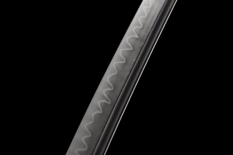 Katana Akebono en acier T10, lame polie à hamon de 71 cm, saya laquée, vue 3