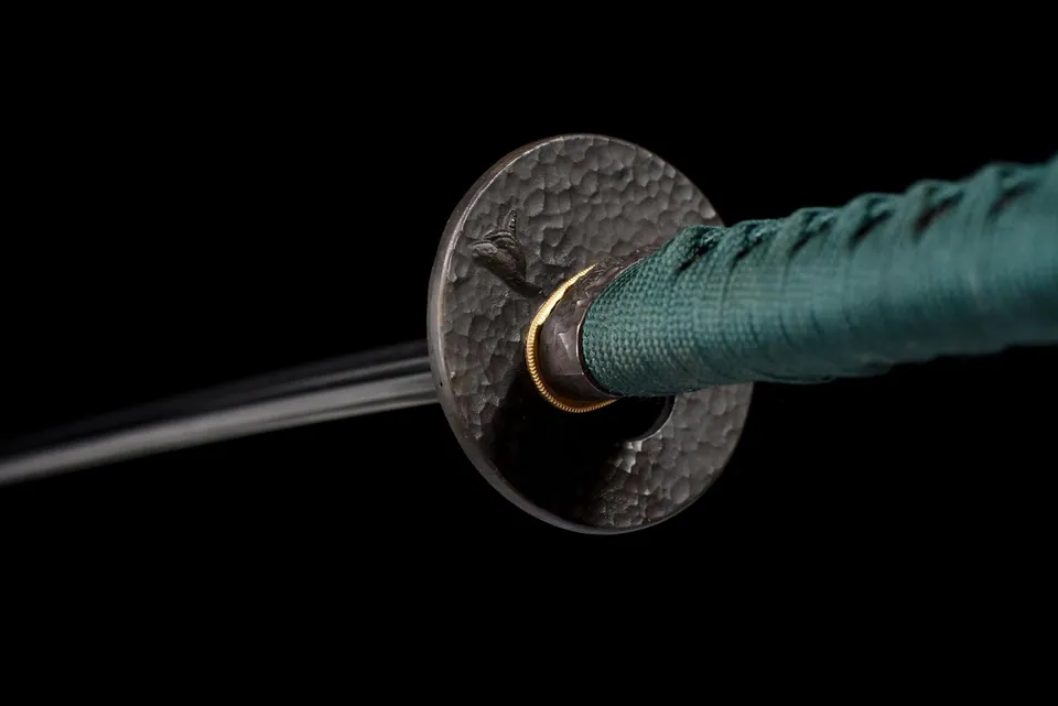 Katana Akebono en acier T10, lame polie à hamon de 71 cm, saya laquée, vue 6
