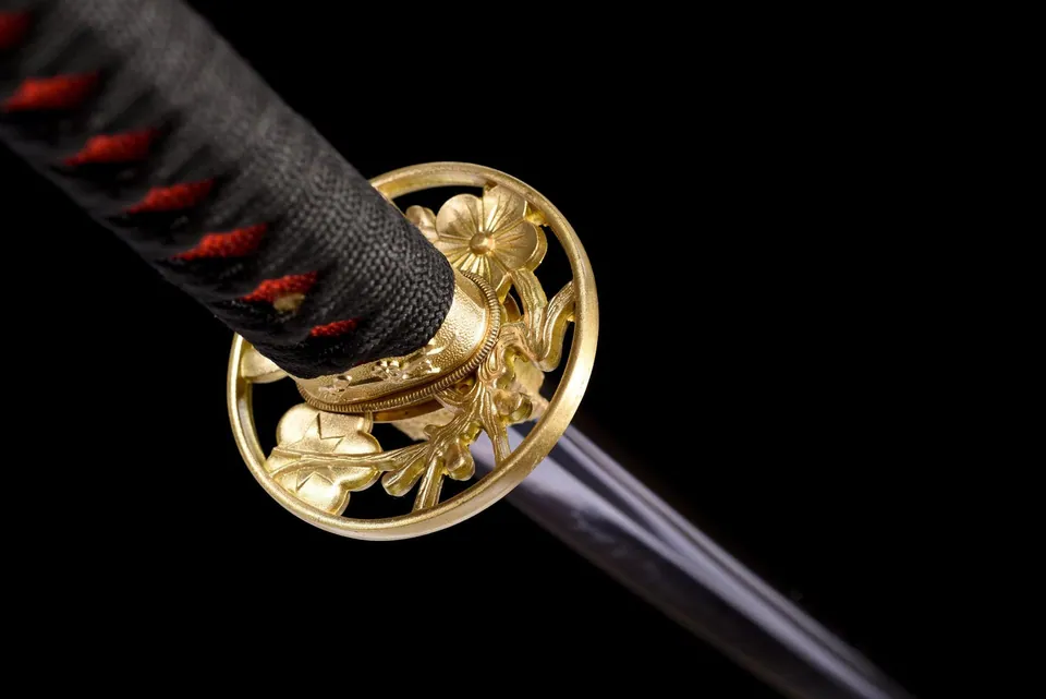 Katana Aokami en acier T10, lame bleutée à hamon et saya laquée rouge, vue 4