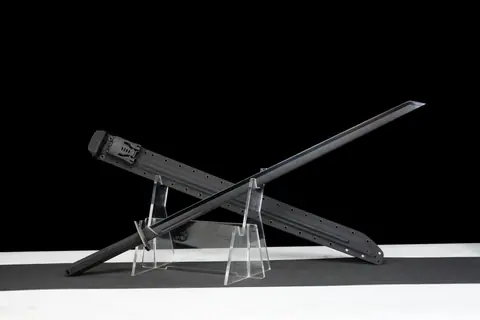 Broadsword perforé Blackout, lame SK5 de 74 cm à revêtement DLC