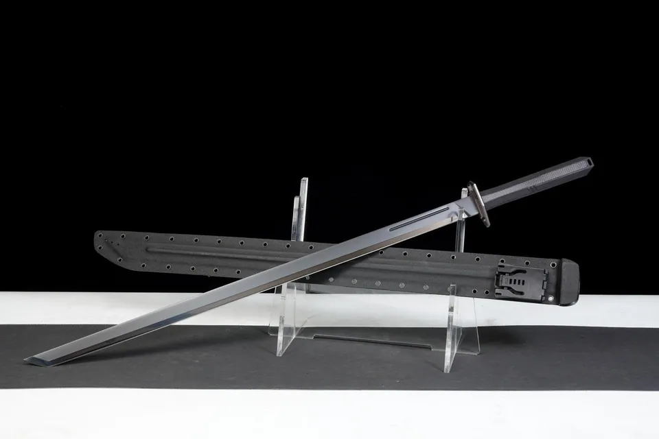 Broadsword perforé Blackout, lame SK5 de 74 cm à revêtement DLC, vue 4