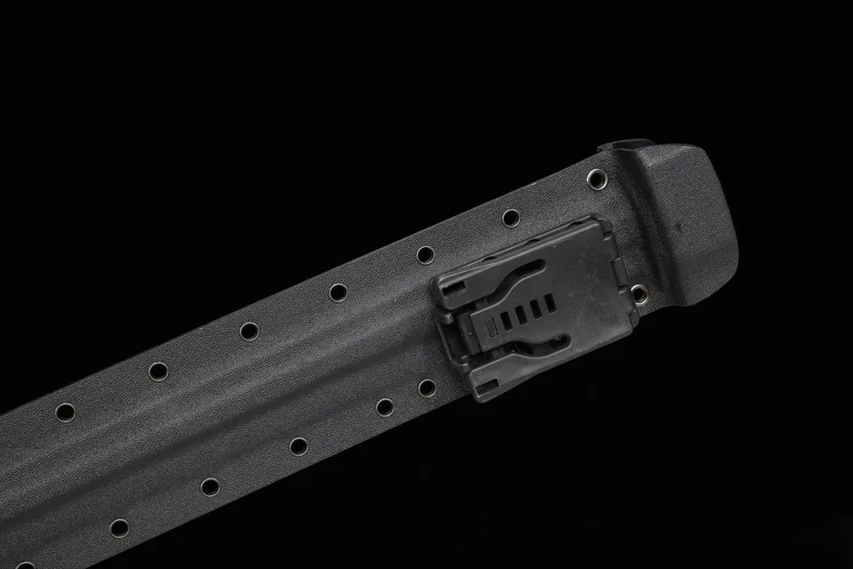Broadsword perforé Blackout, lame SK5 de 74 cm à revêtement DLC, vue 5