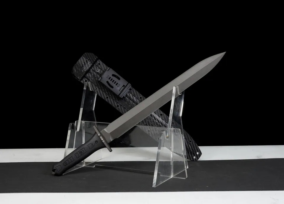 Épée courte tactique Carbon Viper, lame SK5, fourreau carbone