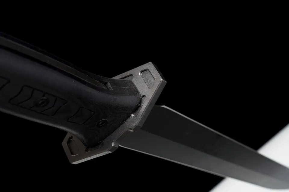 Épée courte tactique Carbon Viper, lame SK5, fourreau carbone, vue 7