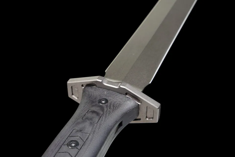 Épée courte tactique Carbon Viper, lame SK5, fourreau carbone, vue 8