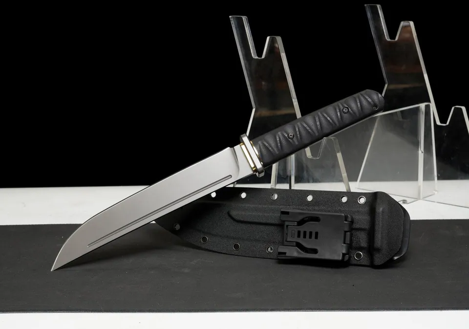 Épée courte tactique Stealth Hawk, lame AUS-8 placage titane