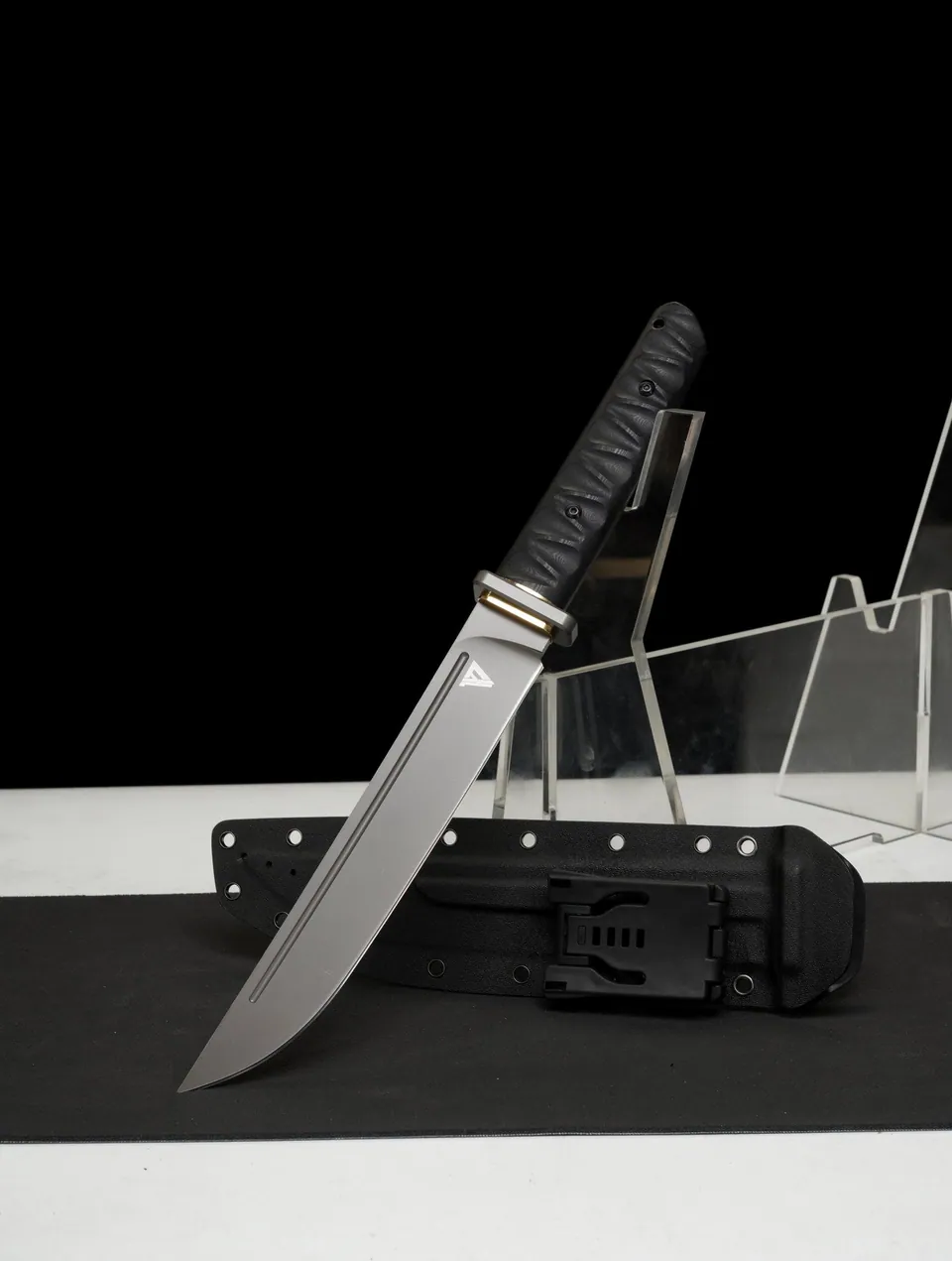 Épée courte tactique Stealth Hawk, lame AUS-8 placage titane, vue 4