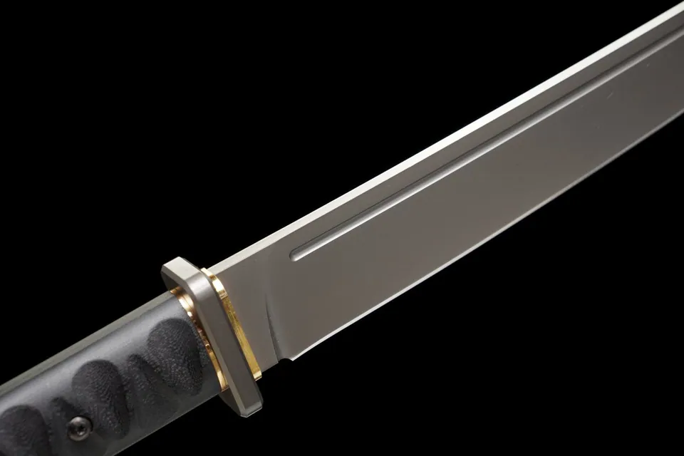 Épée courte tactique Stealth Hawk, lame AUS-8 placage titane, vue 8