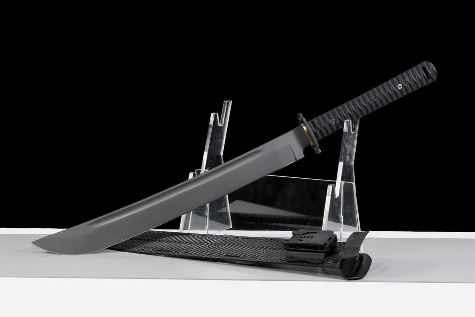 Épée tactique Fantôme Gris, lame SK5 de 51 cm, poignée G10, 1,7 kg, vue 4