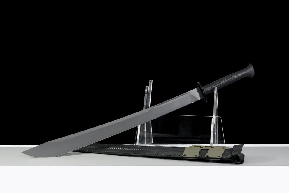 Épée tactique Vipère des Sables, lame 9SiCr de 68 cm, poignée G10, vue 4