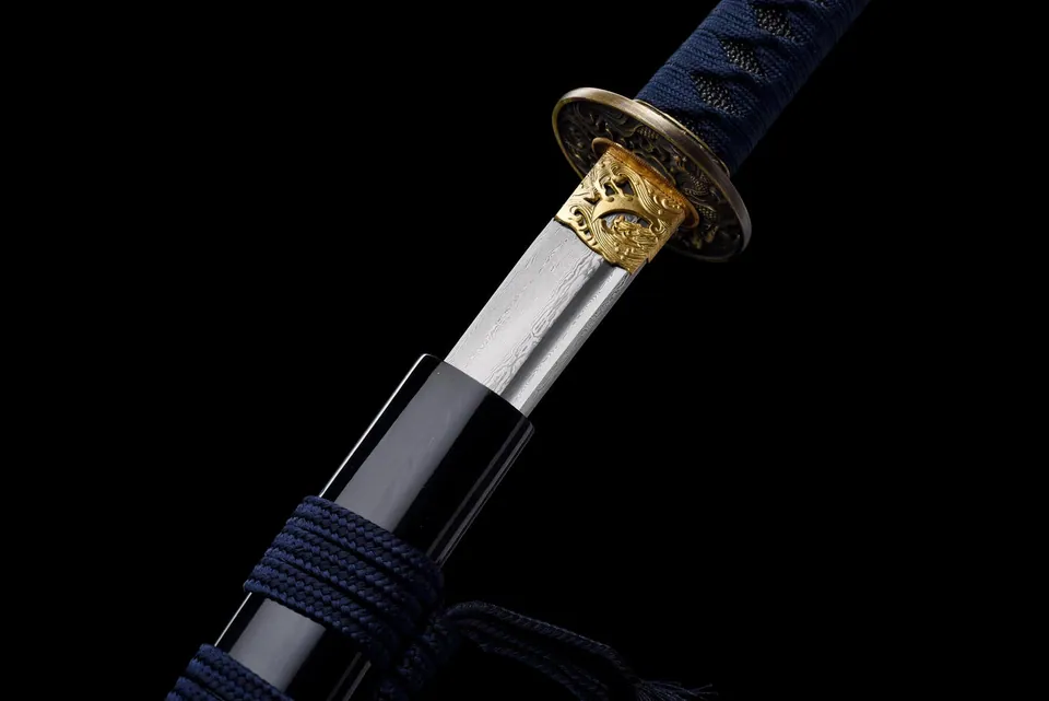 Wakizashi Ginryū en acier de Damas, saya noire à dragon d'argent, vue 2