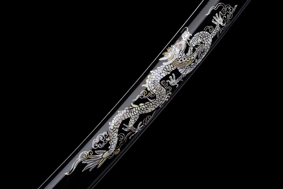 Wakizashi Ginryū en acier de Damas, saya noire à dragon d'argent, vue 4