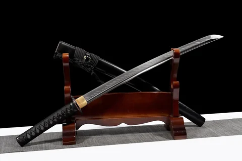 Wakizashi Kage en acier T10, saya laquée noir profond, lame de 52 cm