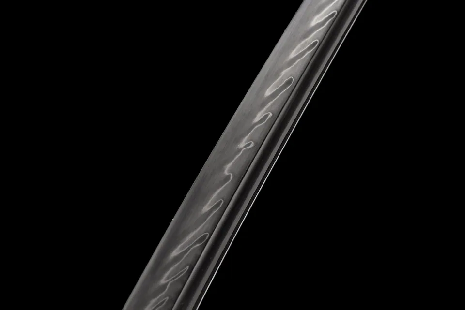 Wakizashi Kage en acier T10, saya laquée noir profond, lame de 52 cm, vue 4