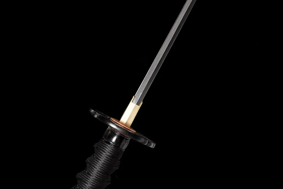 Wakizashi Kage en acier T10, saya laquée noir profond, lame de 52 cm, vue 5