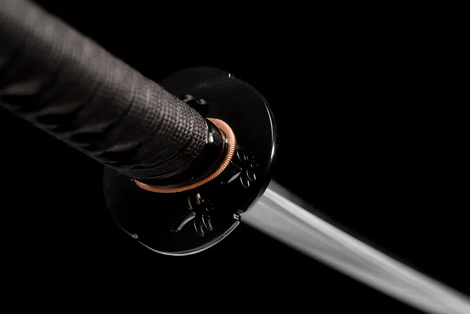 Wakizashi Kage en acier T10, saya laquée noir profond, lame de 52 cm, vue 6