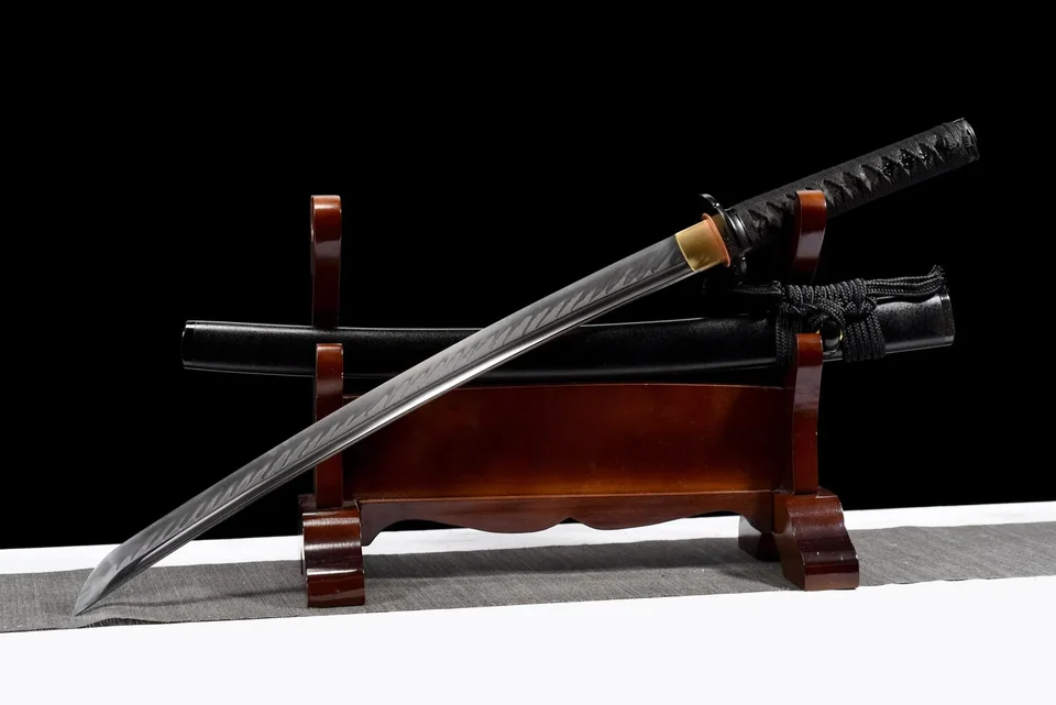 Wakizashi Kage en acier T10, saya laquée noir profond, lame de 52 cm, vue 7