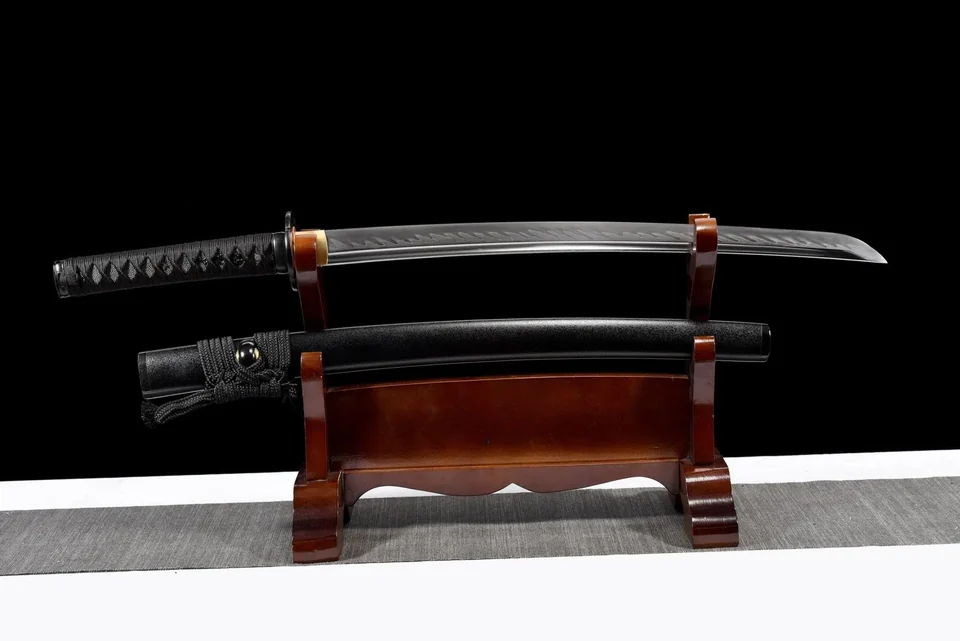 Wakizashi Kage en acier T10, saya laquée noir profond, lame de 52 cm, vue 8