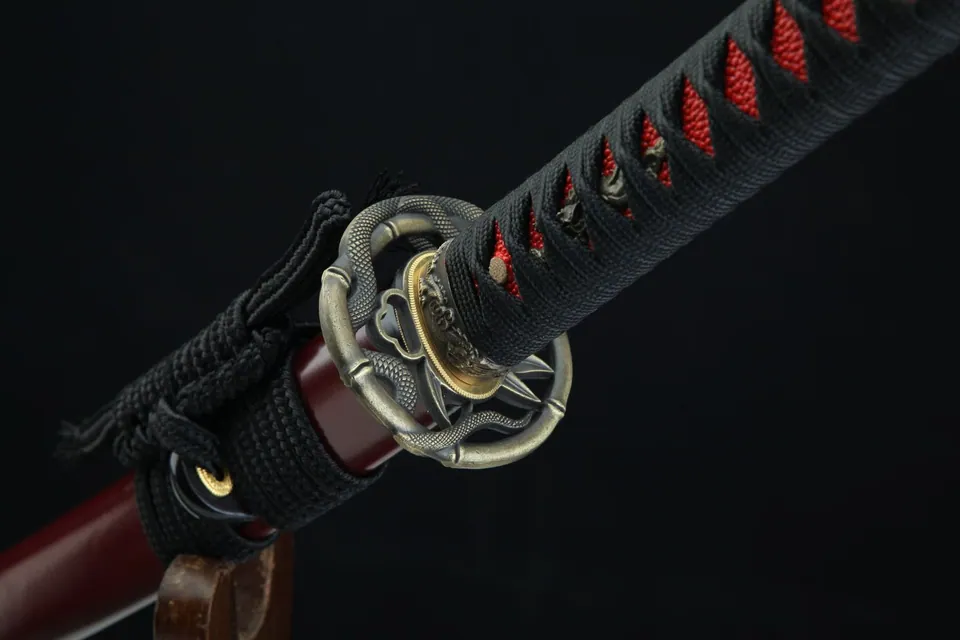 Katana Aka en acier T10 avec hamon, tsuba en alliage de zinc, vue 5