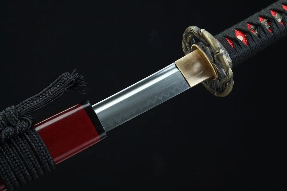 Katana Aka en acier T10 avec hamon, tsuba en alliage de zinc, vue 6