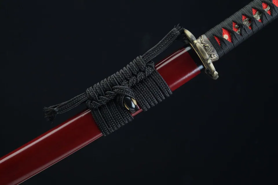Katana Aka en acier T10 avec hamon, tsuba en alliage de zinc, vue 7
