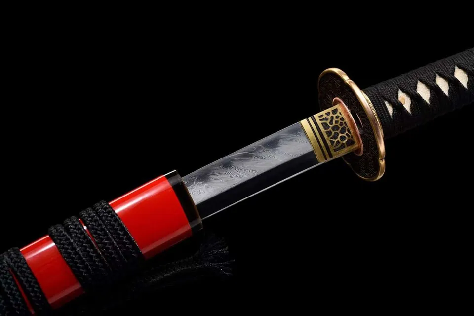 Katana Aki en acier T10 avec hamon, saya d'ébène aux feuilles, vue 3
