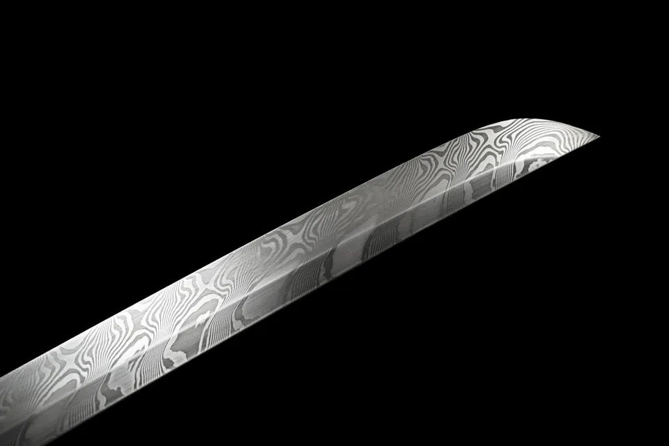 Katana Akuma en acier damas, saya noir sculpté en bois léger, vue 7