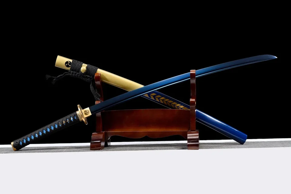 Katana Aoi Yoru en acier 1060, saya bleue et motifs dorés, 103 cm, vue 4