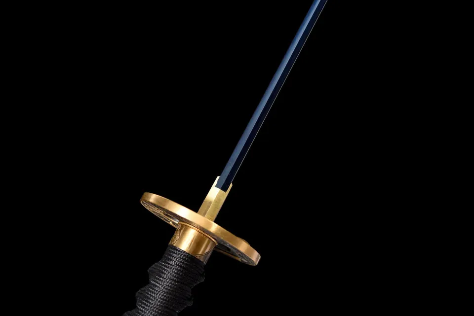 Katana Aoi Yoru en acier 1060, saya bleue et motifs dorés, 103 cm, vue 8