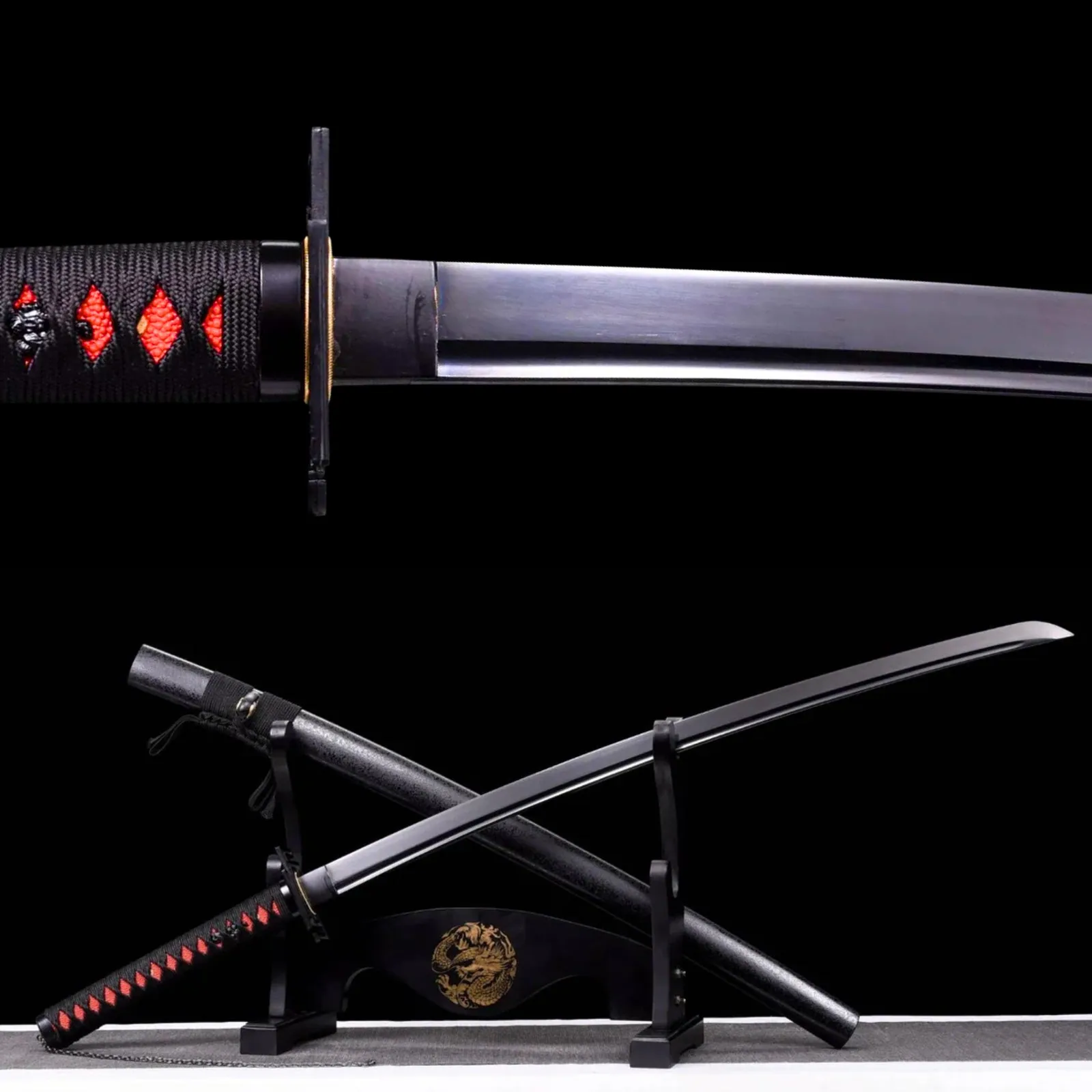Katana Ichigo Bankai Bleach en acier 1060, tsuba en fer sculpté, photo de couverture du guide « Zangetsu d'Ichigo (Bleach) : formes, taille et réplique »