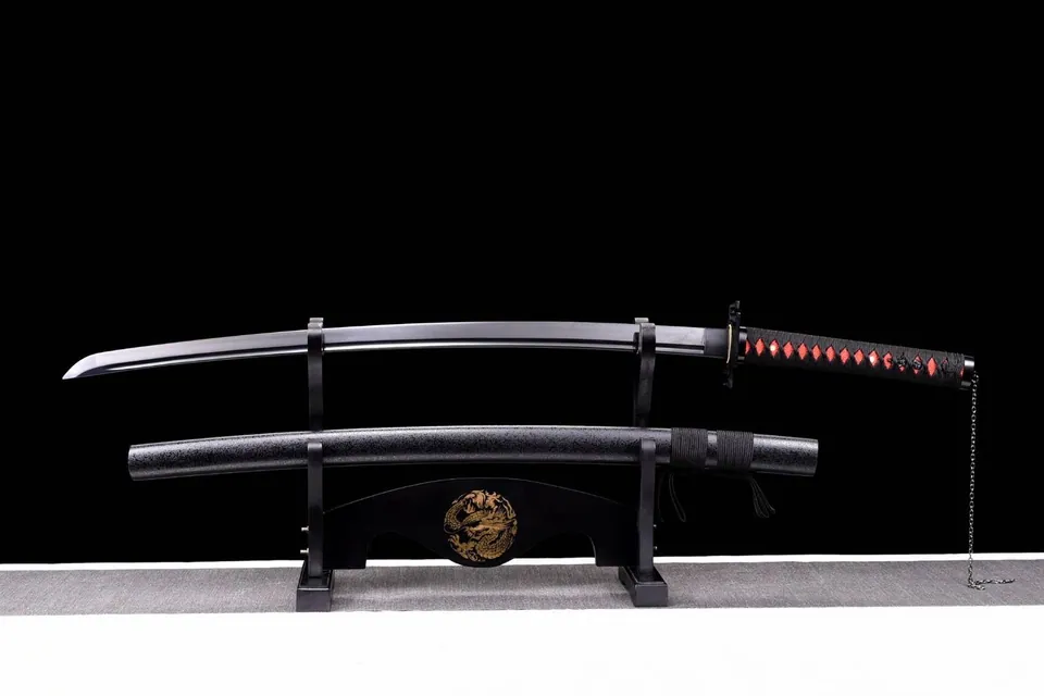 Katana Ichigo Bankai Bleach en acier 1060, tsuba en fer sculpté, vue 2