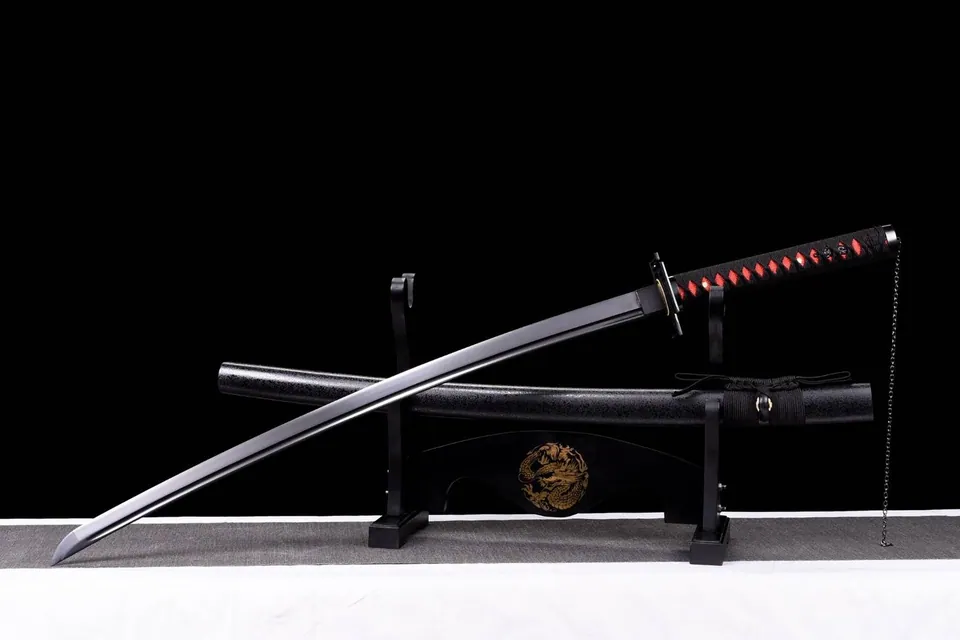 Katana Ichigo Bankai Bleach en acier 1060, tsuba en fer sculpté, vue 3