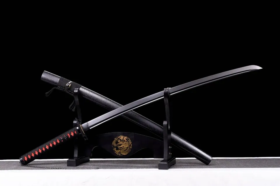 Katana Ichigo Bankai Bleach en acier 1060, tsuba en fer sculpté, vue 4
