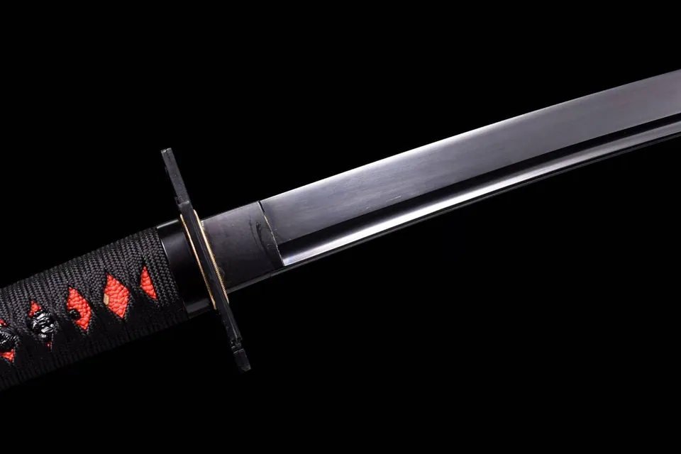 Katana Ichigo Bankai Bleach en acier 1060, tsuba en fer sculpté, vue 5