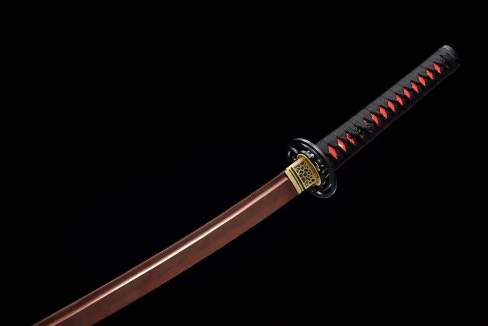 Katana Chikara en acier T10 avec hamon, lame aux reflets rouges, vue 5