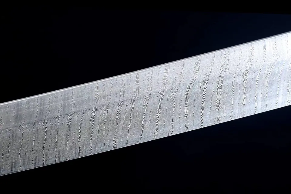 Katana Chinmoku en acier damas avec hamon, saya en magnolia laqué, vue 4