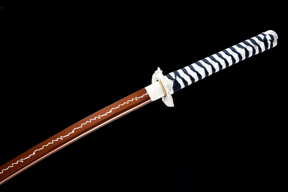 Katana Dairiseki en acier au manganèse, lame rouge, saya en bois, vue 2