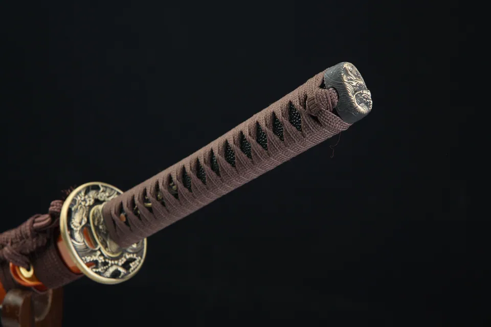 Katana Doragon en acier damas avec hamon, tsuba au dragon gravé, vue 6