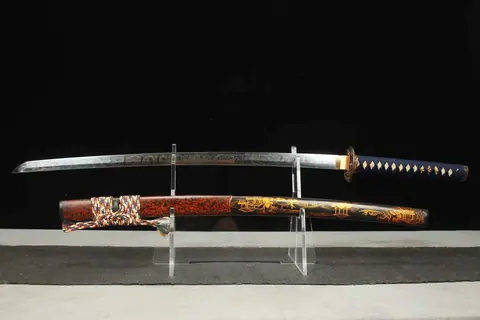 Katana Edo en acier T10 à hamon hitatsura, tsuba or et argent