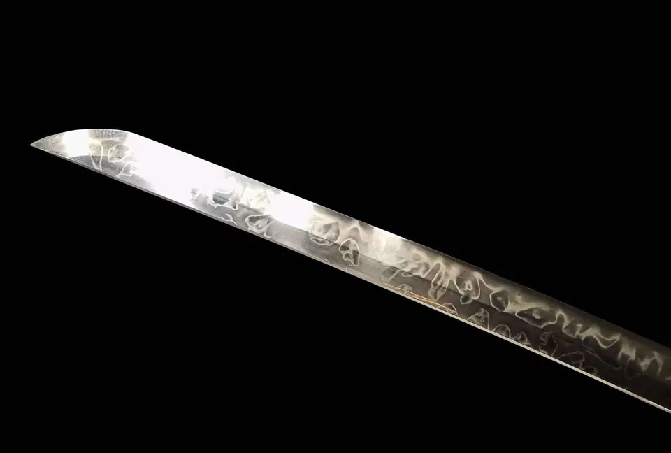 Katana Edo en acier T10 à hamon hitatsura, tsuba or et argent, vue 2