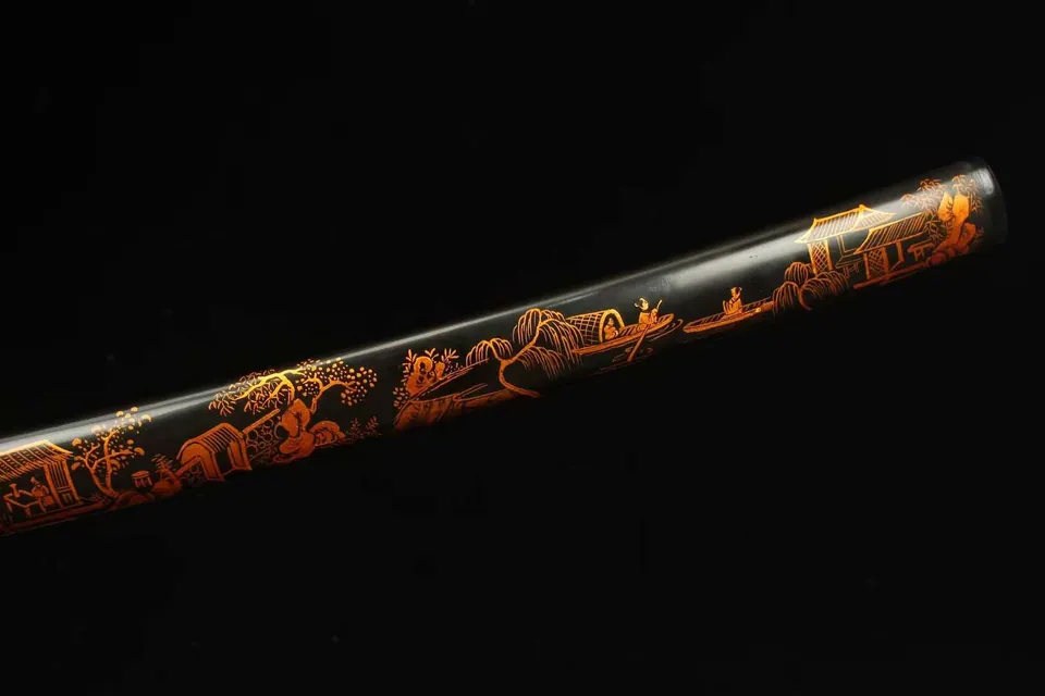 Katana Edo en acier T10 à hamon hitatsura, tsuba or et argent, vue 7