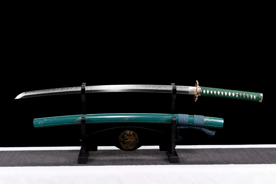 Katana Emerarudo en acier T10, hamon en motif de griffe