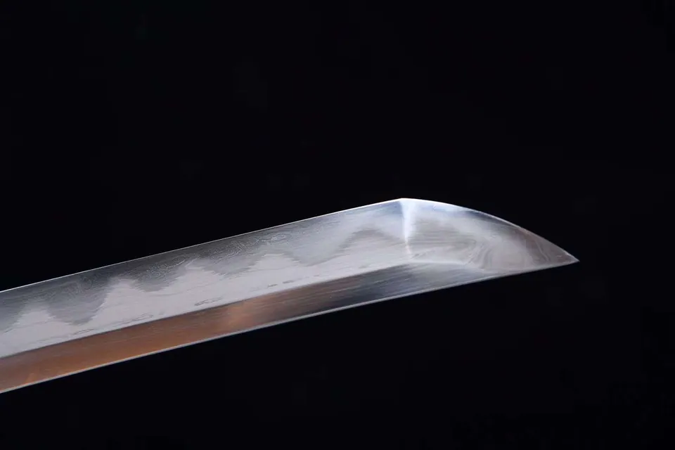 Katana Enyou en acier san mai, hamon ondulé et saya tricolore, vue 6