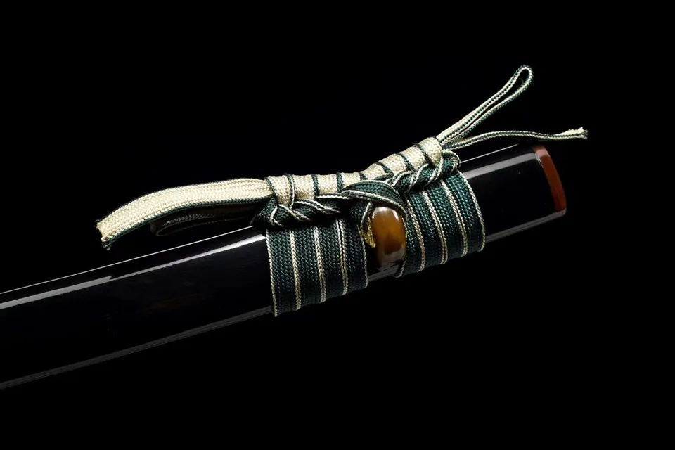 Katana Fukkatsu en acier T10, hamon complexe, saya noir, sageo vert, vue 6