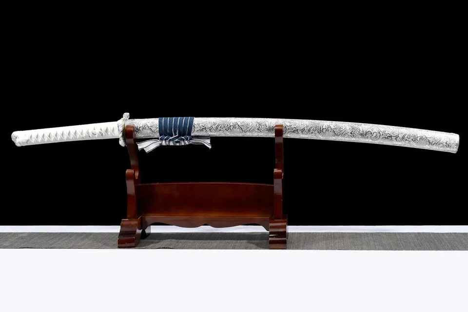 Katana Fuyu en acier au manganèse, lame bleue, saya en bois, vue 3