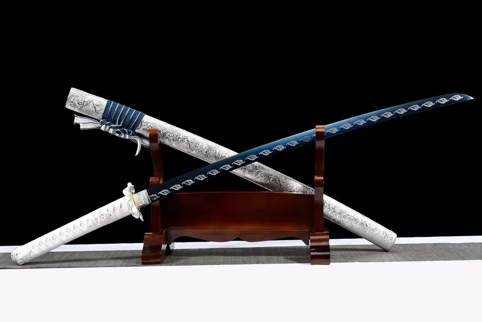 Katana Fuyu en acier au manganèse, lame bleue, saya en bois, vue 4