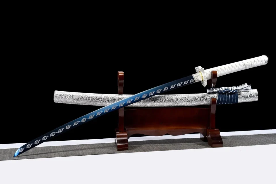 Katana Fuyu en acier au manganèse, lame bleue, saya en bois, vue 5