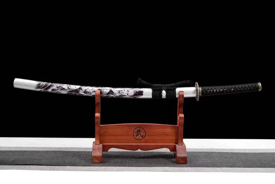 Katana Geiko en acier T10 avec bo-hi, tsuka en bois laqué, vue 2