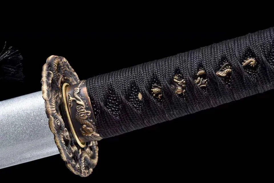 Katana Geiko en acier T10 avec bo-hi, tsuka en bois laqué, vue 5
