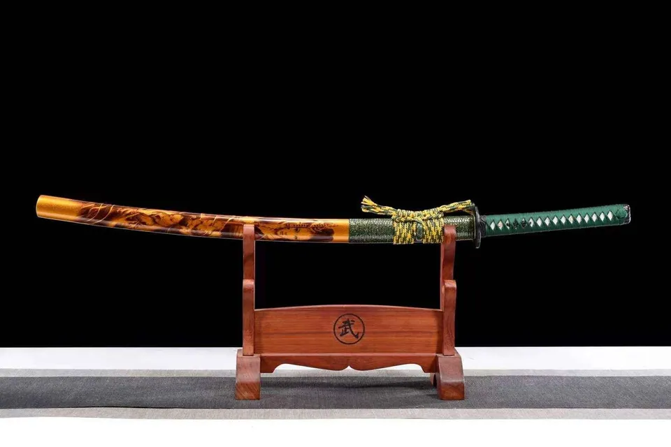 Katana Geisha en acier T10 avec hamon, saya en bois peint, vue 2